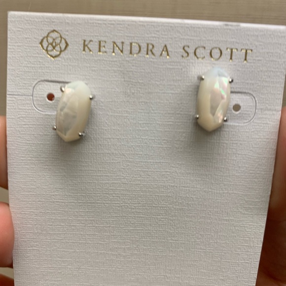 Kendra Scott Jewelry - Kendra Scott earrings w filagree backing